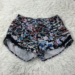 Lululemon Hotty Hot Short II (Long 4") Culture Clash Multi Black / Black